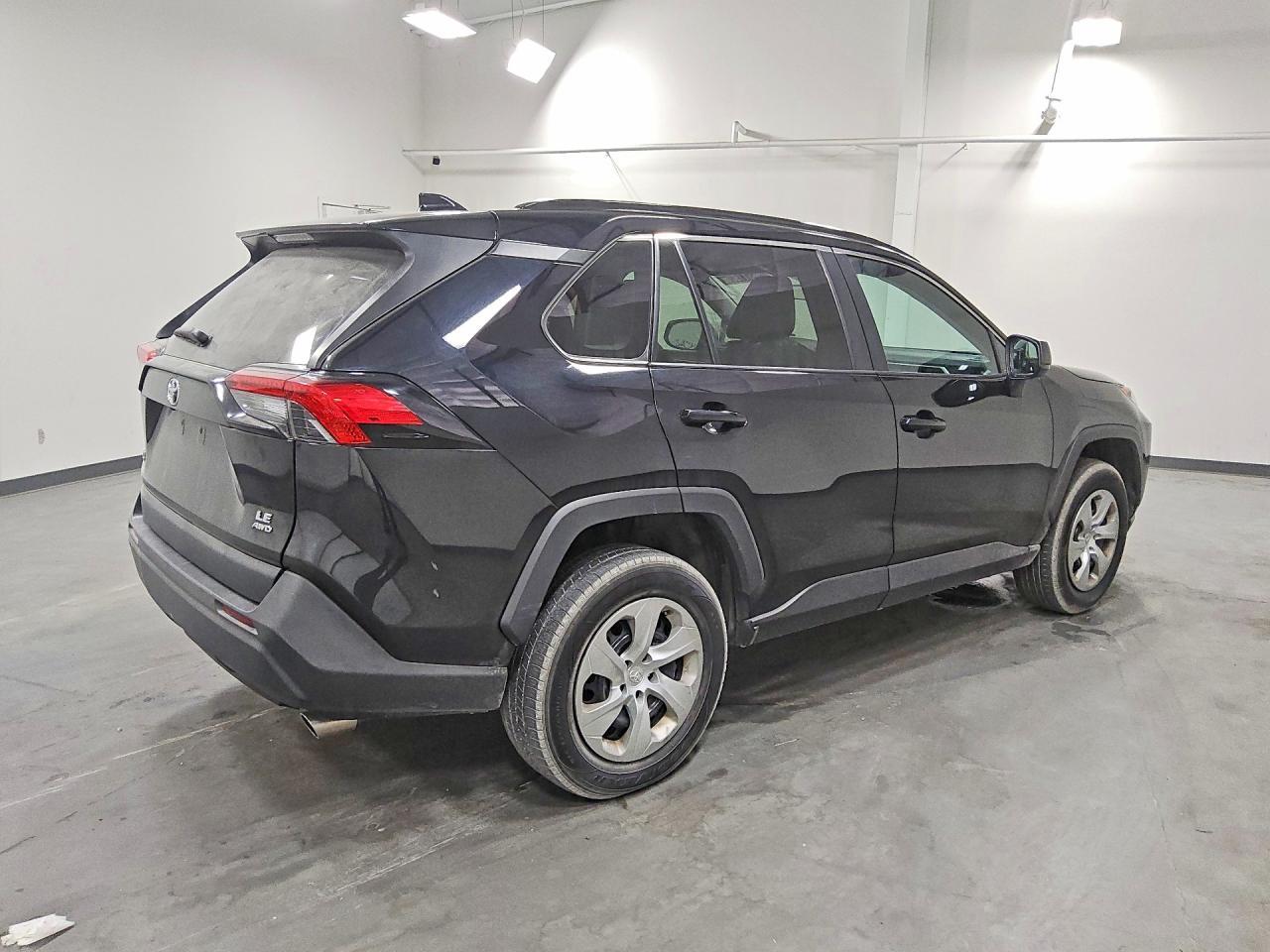 2021 Toyota Rav4 Le - Фото 3