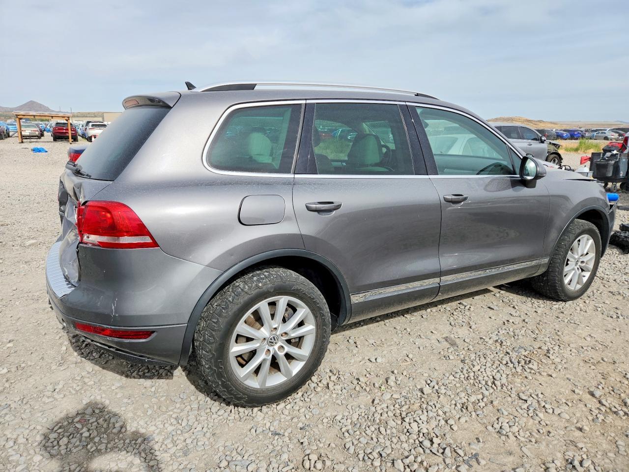 2013 Volkswagen Touareg V6 - Image 3