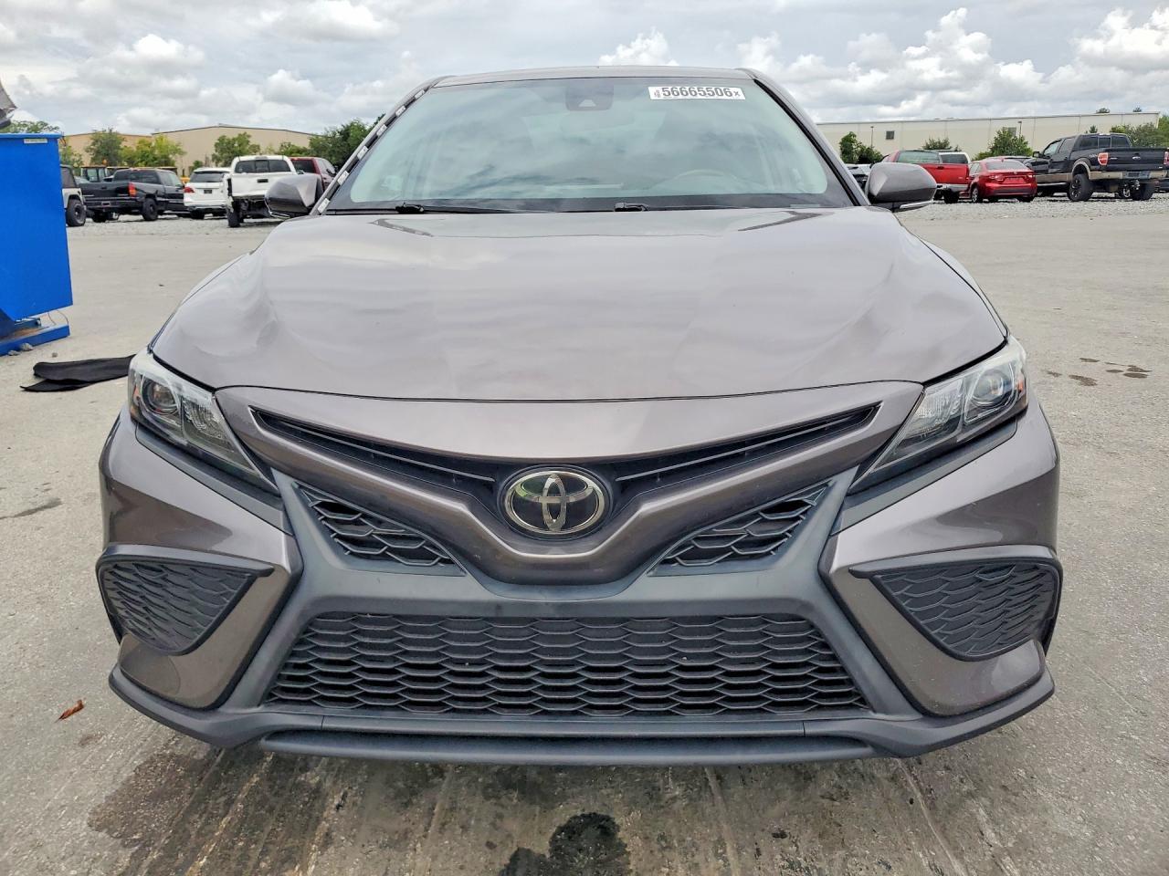 2022 Toyota Camry Se - Фото 5