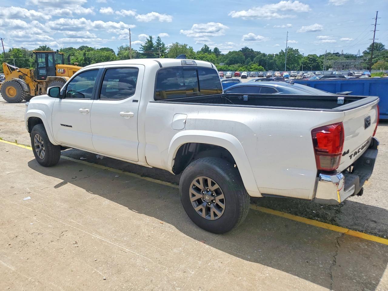 2022 Toyota Tacoma Sr5 V6 - Image 2