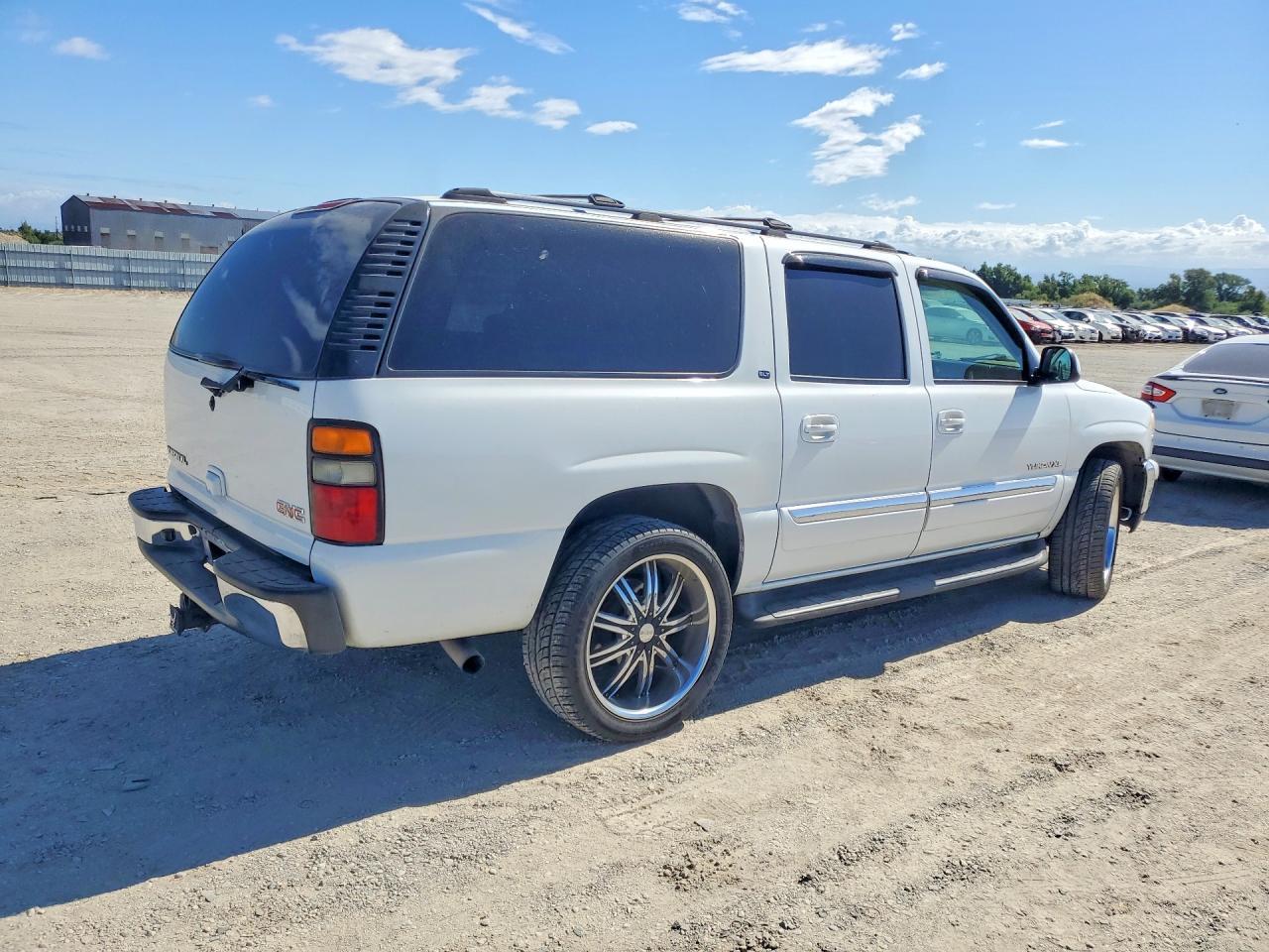 2004 GMC Yukon Xl C1500 - Image 3