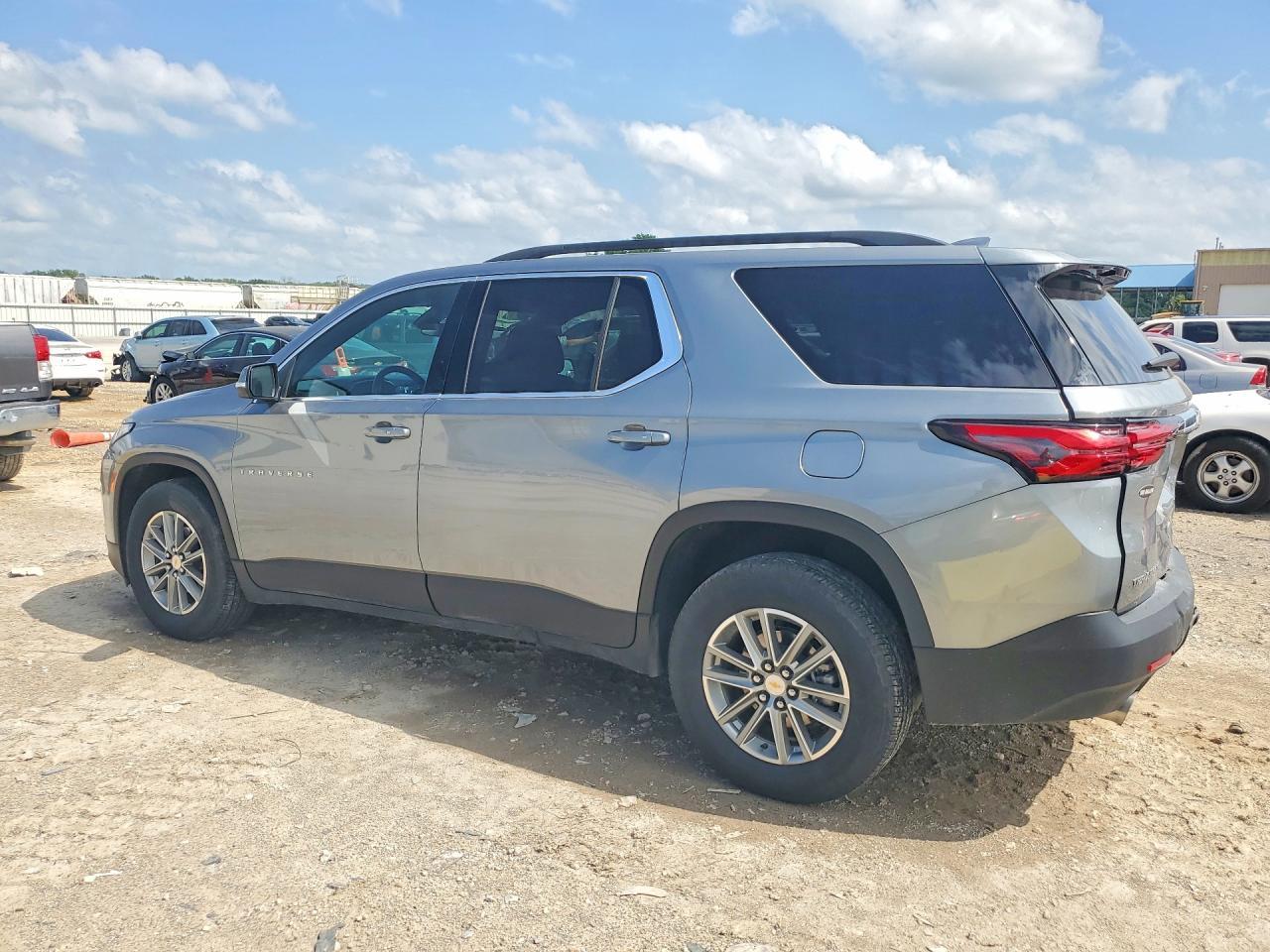 2023 Chevrolet Traverse Lt - Image 2