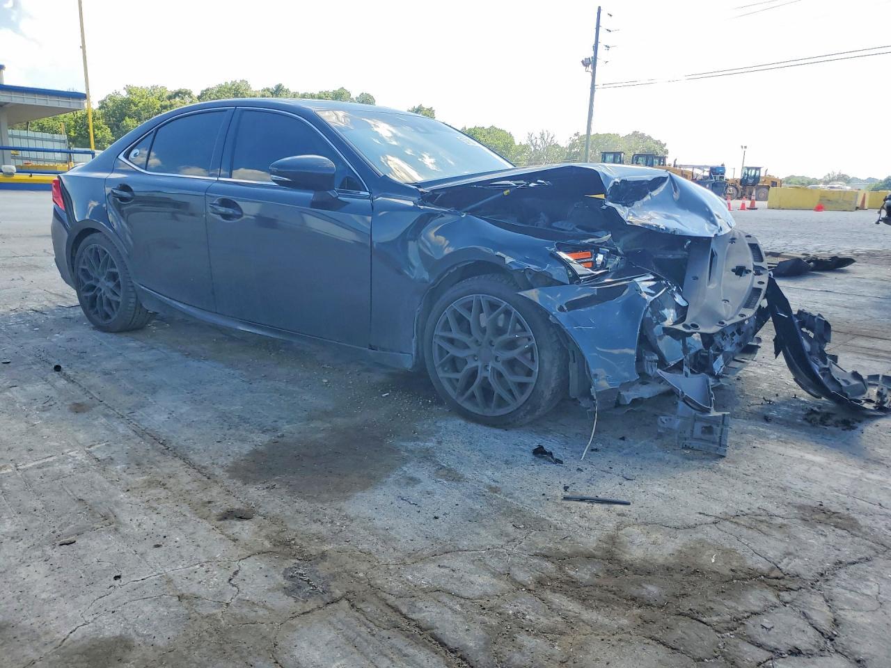 2018 Lexus Is 300 - Image 4