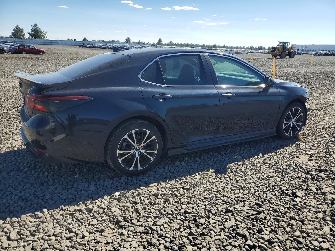 2020 Toyota Camry Se - Фото 3