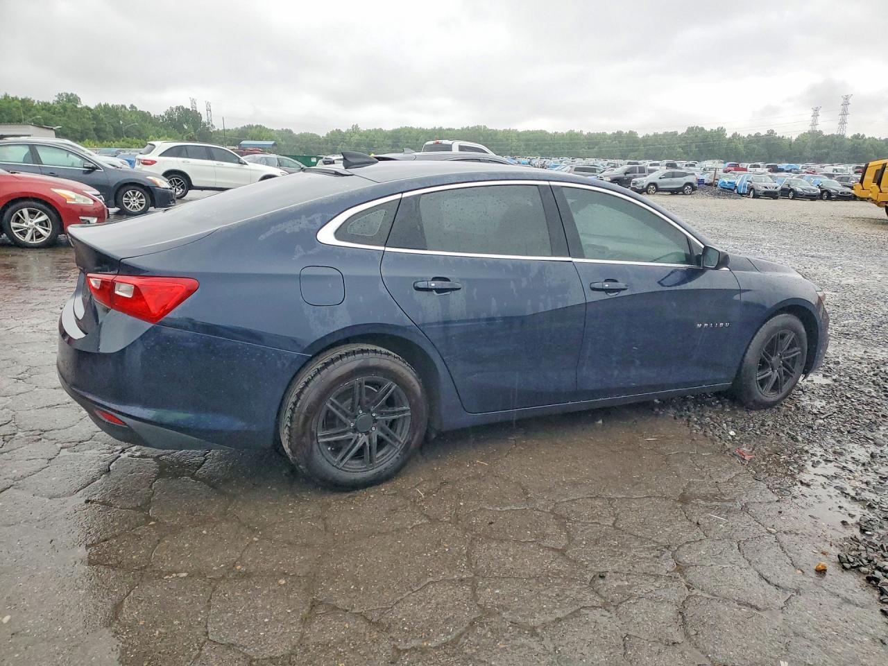 2018 Chevrolet Malibu Ls - Image 3