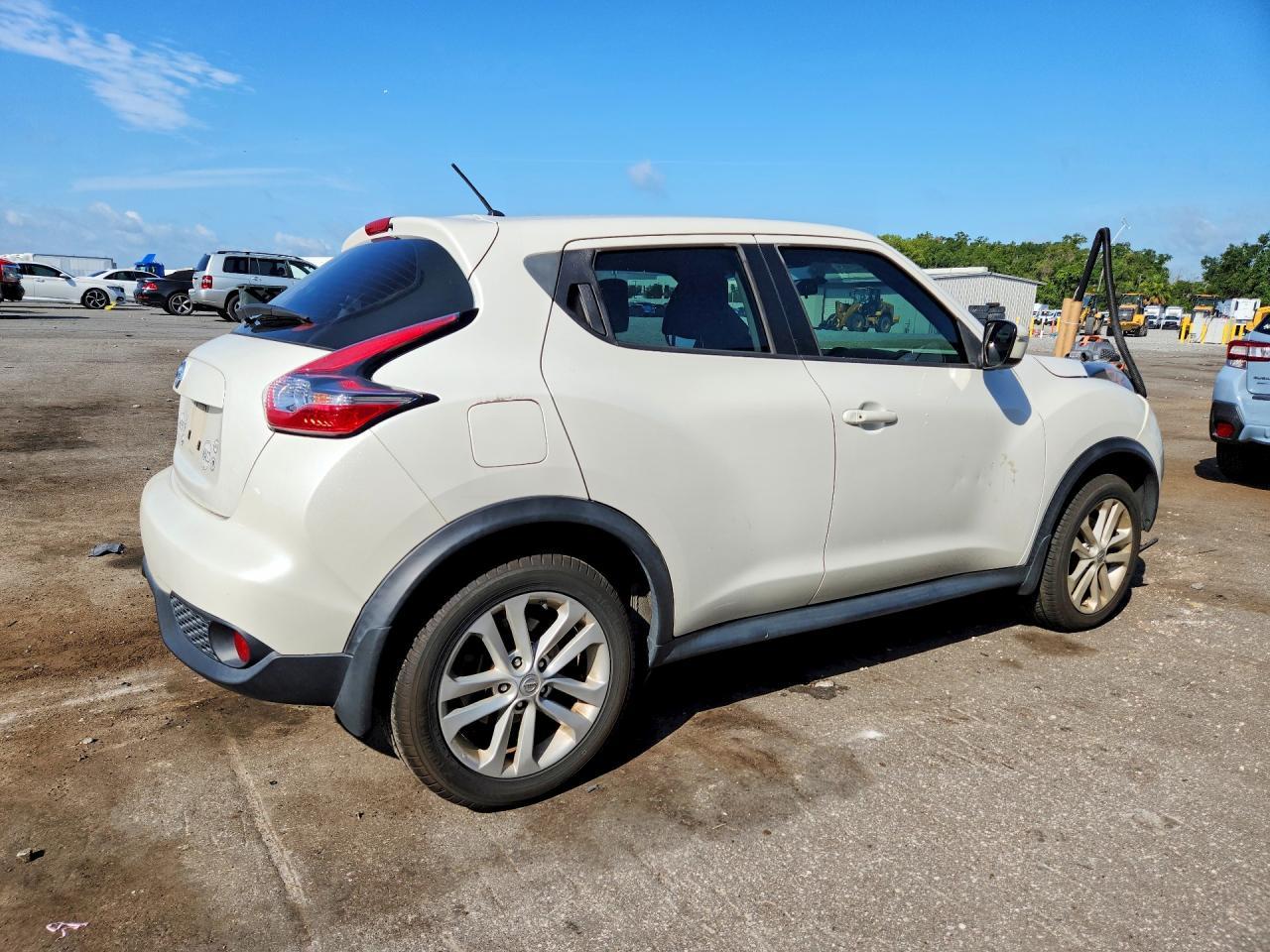2015 Nissan Juke S - Image 3