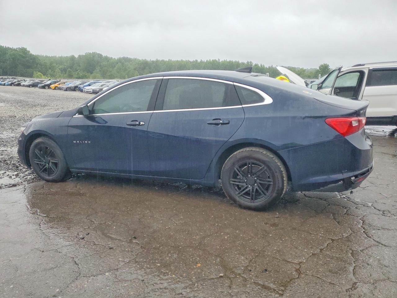2018 Chevrolet Malibu Ls - Image 2