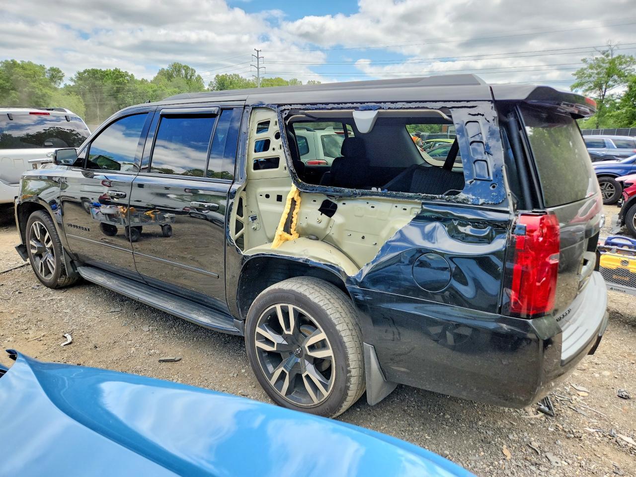 2019 Chevrolet Suburban K1500 Premier - Фото 2