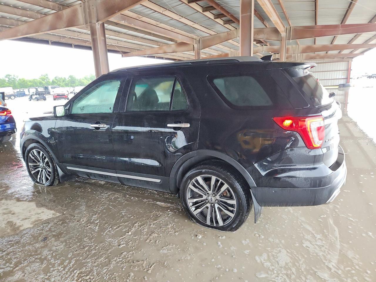 2016 Ford Explorer Platinum - Image 2