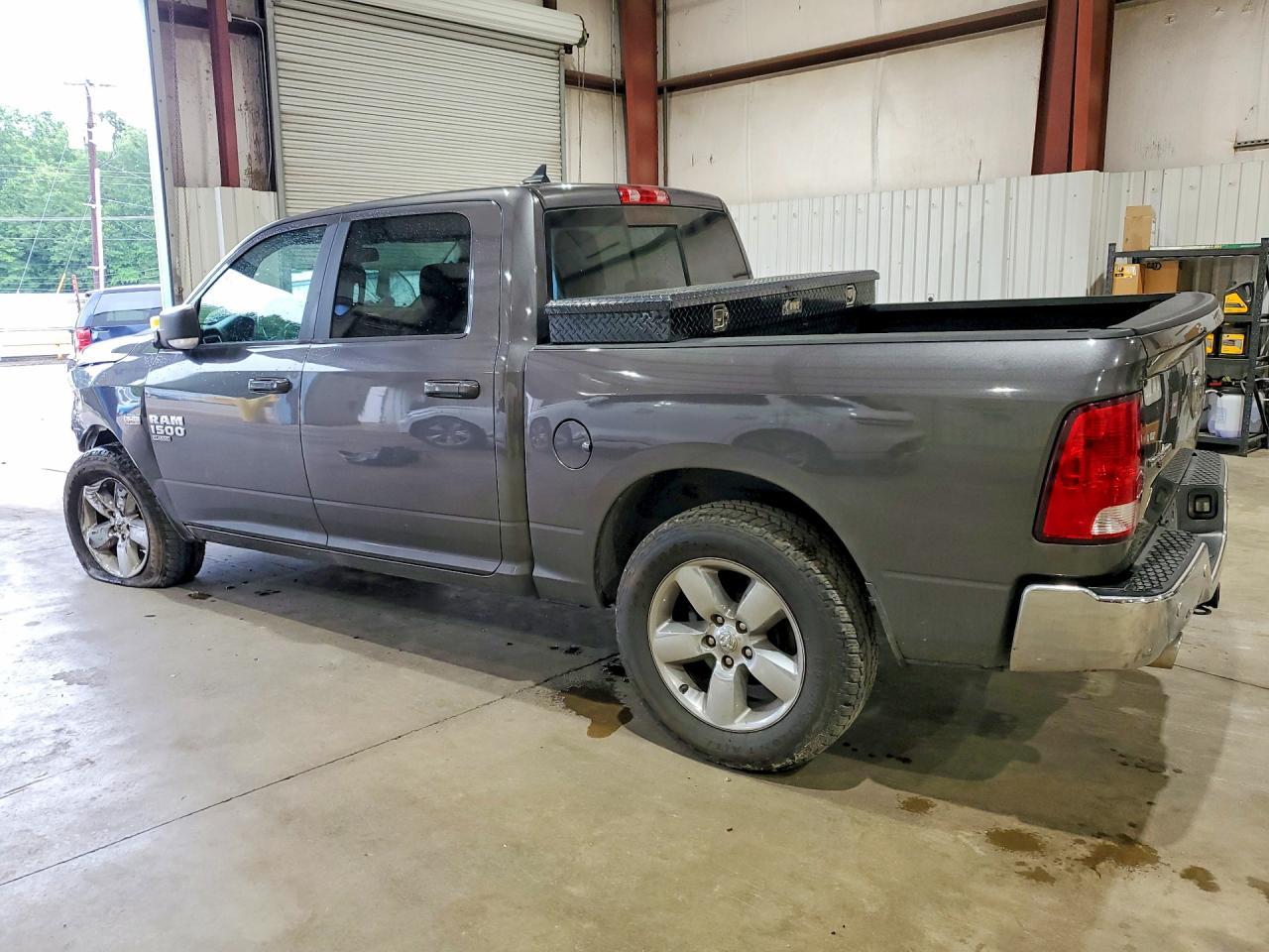 2019 Ram 1500 Classic Slt - Image 2