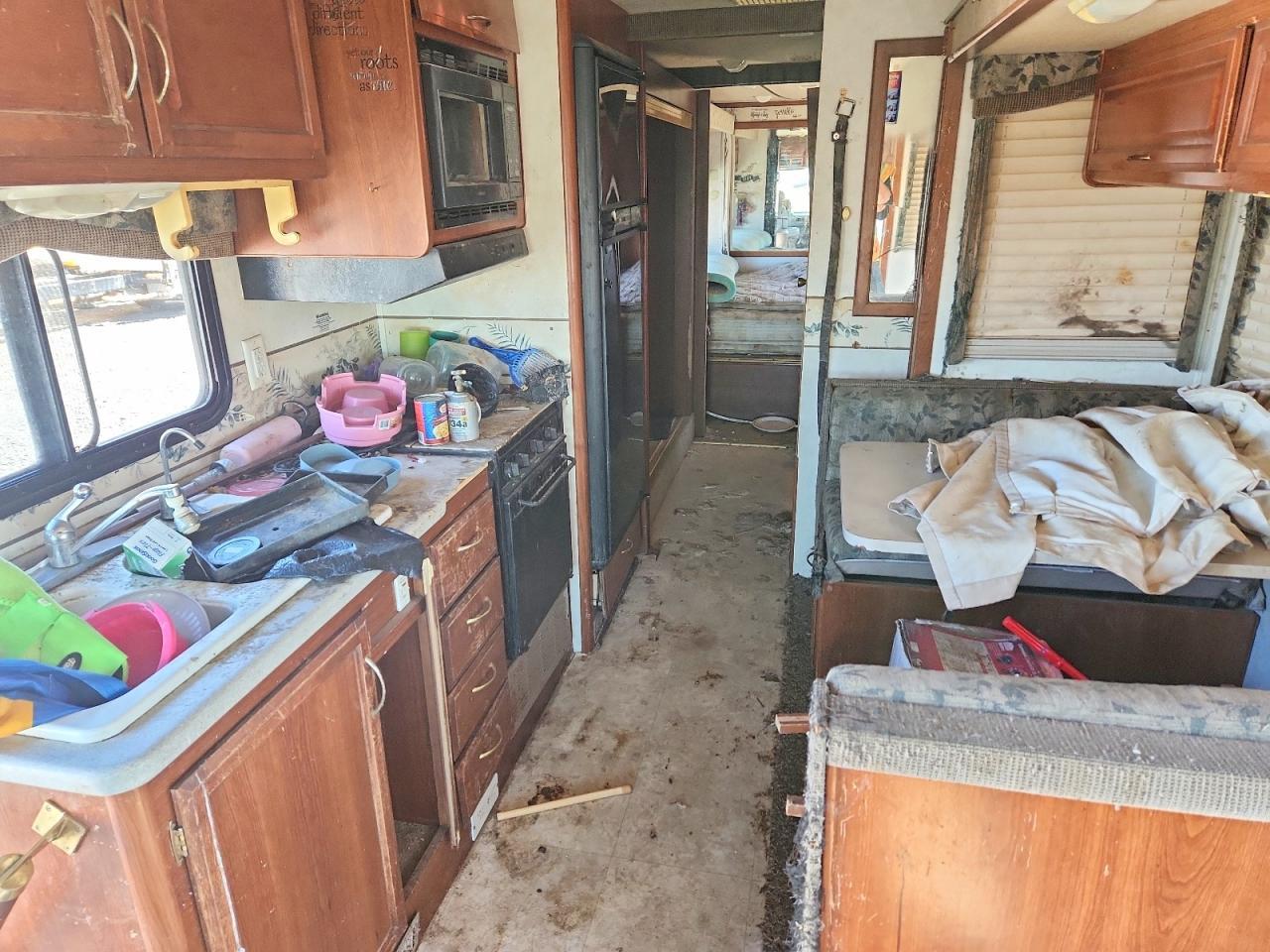 2002 Motorhome - Rv - Image 6