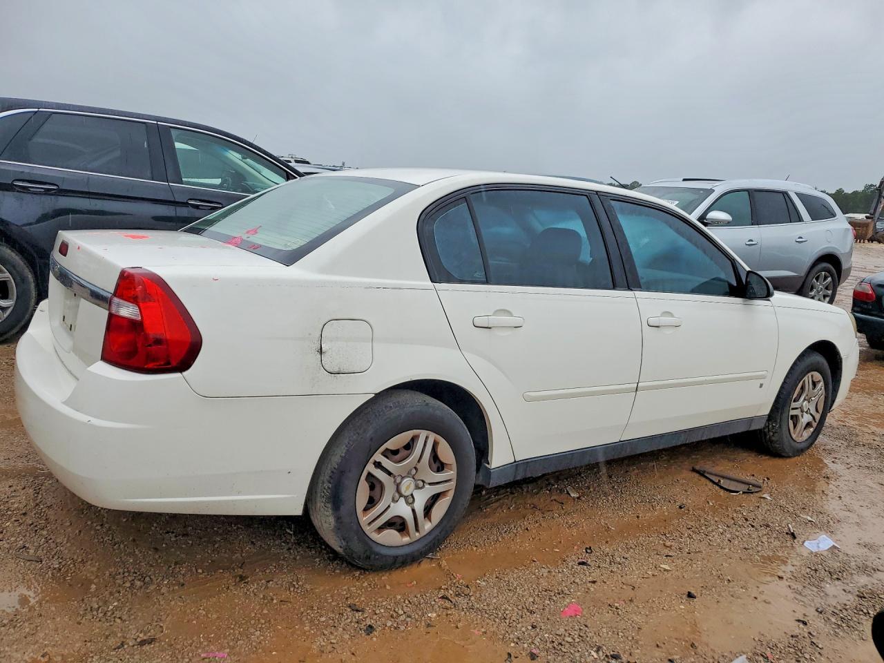 2008 Chevrolet Malibu Ls - Image 3