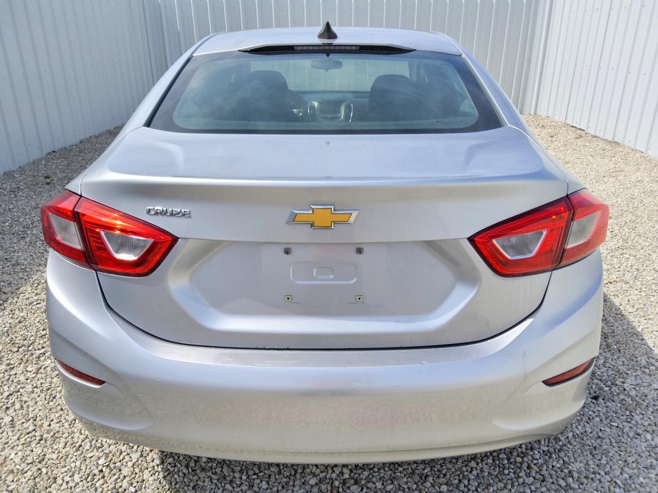 2018 Chevrolet Cruze Ls - Image 6
