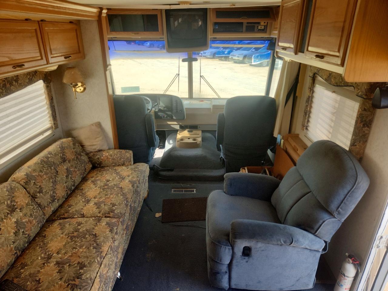 1999 Winnebago Chieftain Rv - Image 5