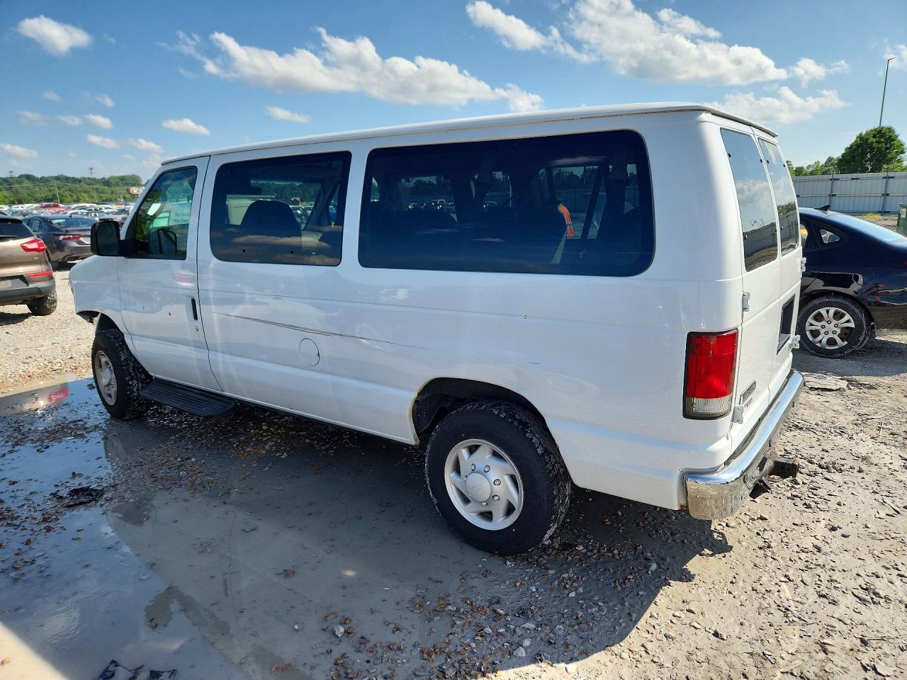 2008 Ford Econoline E350 Super Duty Wagon - Image 2
