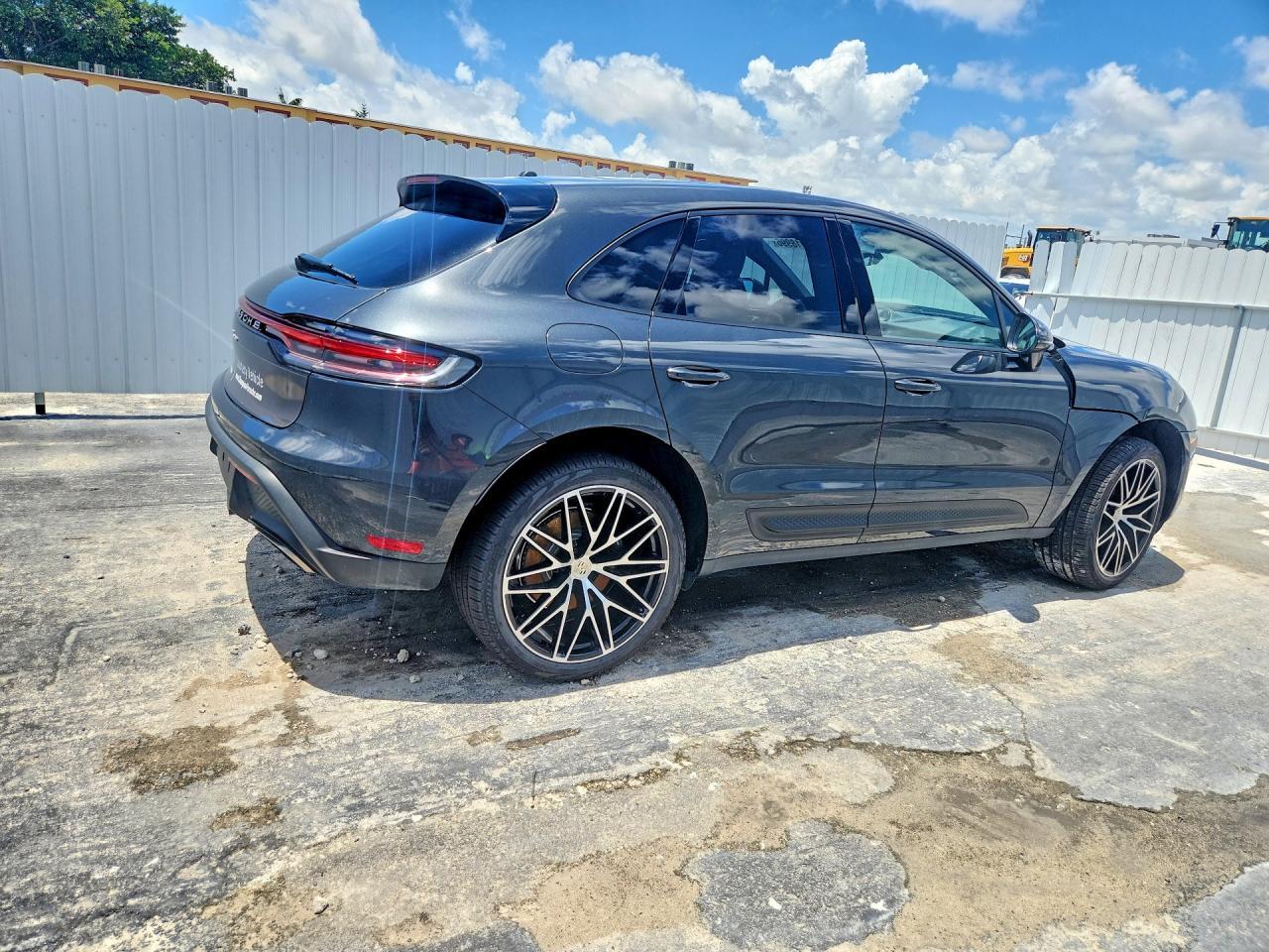 2026 Porsche Macan Base - Image 3