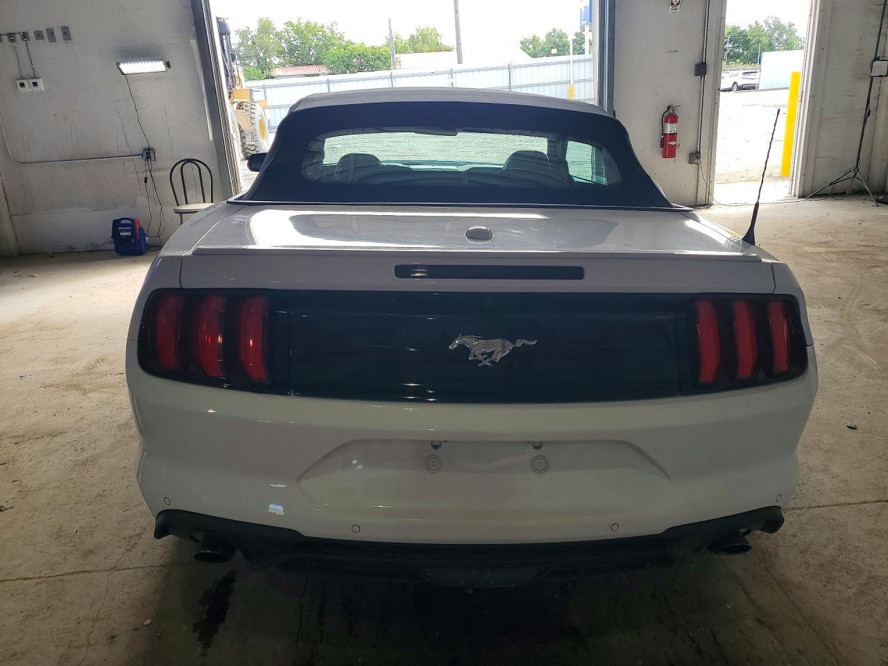 2023 Ford Mustang - Фото 6