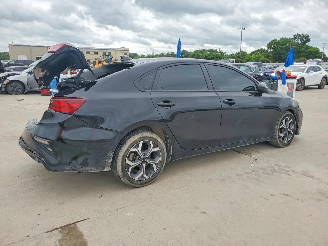 2021 Kia Forte Lxs - Image 3