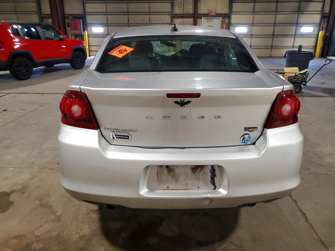 2011 Dodge Avenger Lux - Image 6