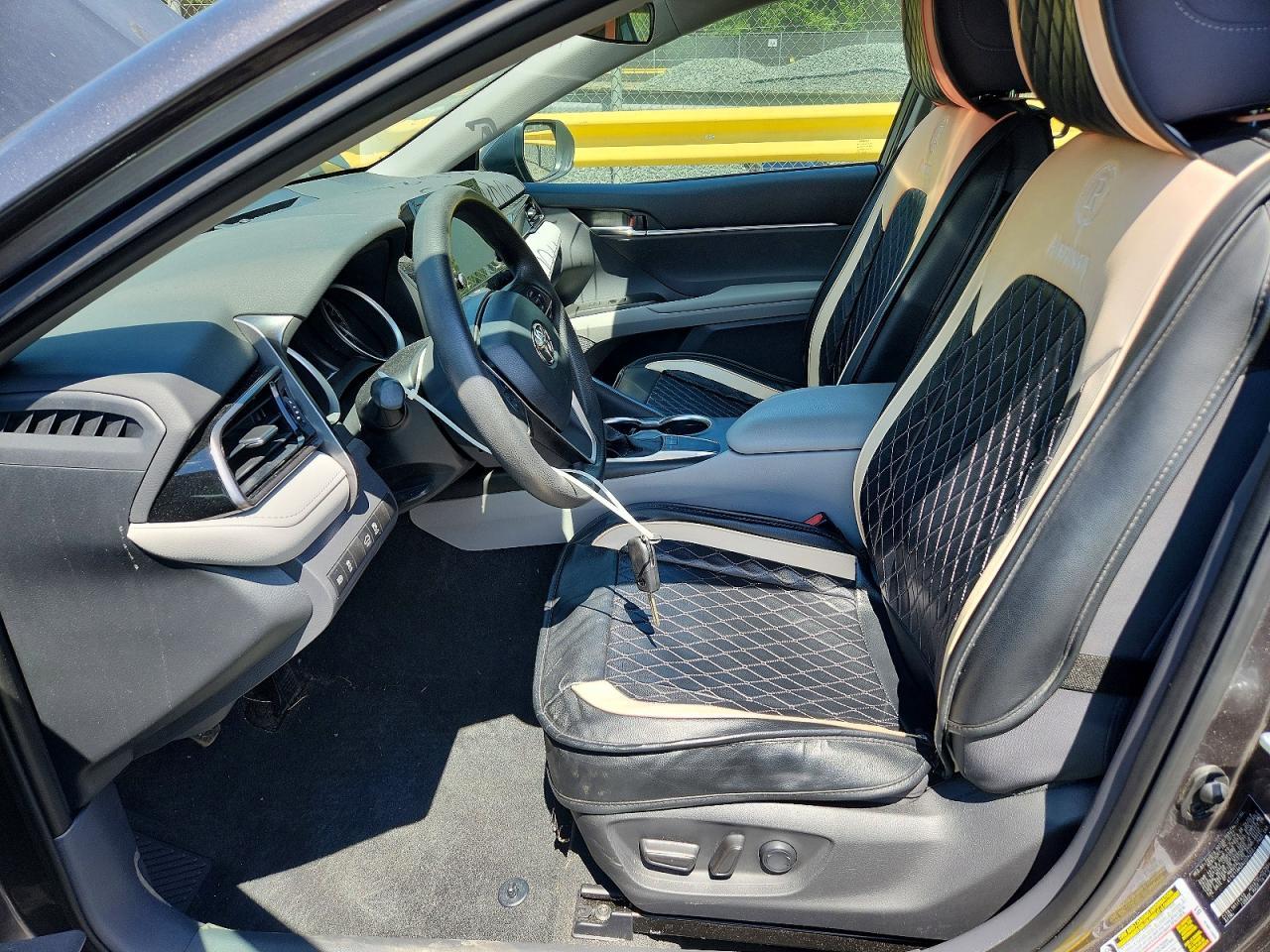 2022 Toyota Camry Le - Image 7