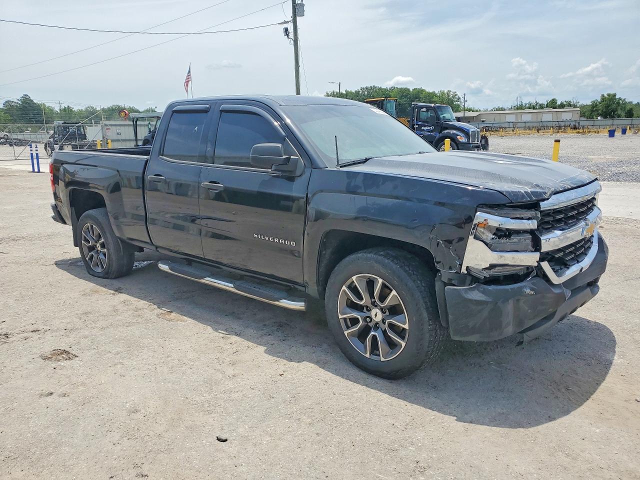 2017 Chevrolet Silverado C1500 - Фото 4