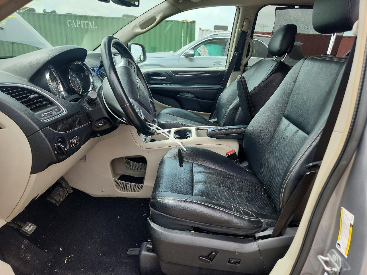 2014 Chrysler Town & Country Touring L - Фото 7