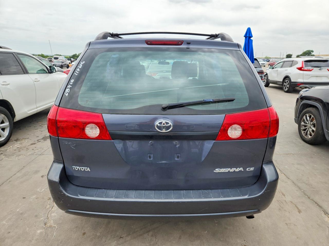 2009 Toyota Sienna Ce 7-Passenger - Фото 6