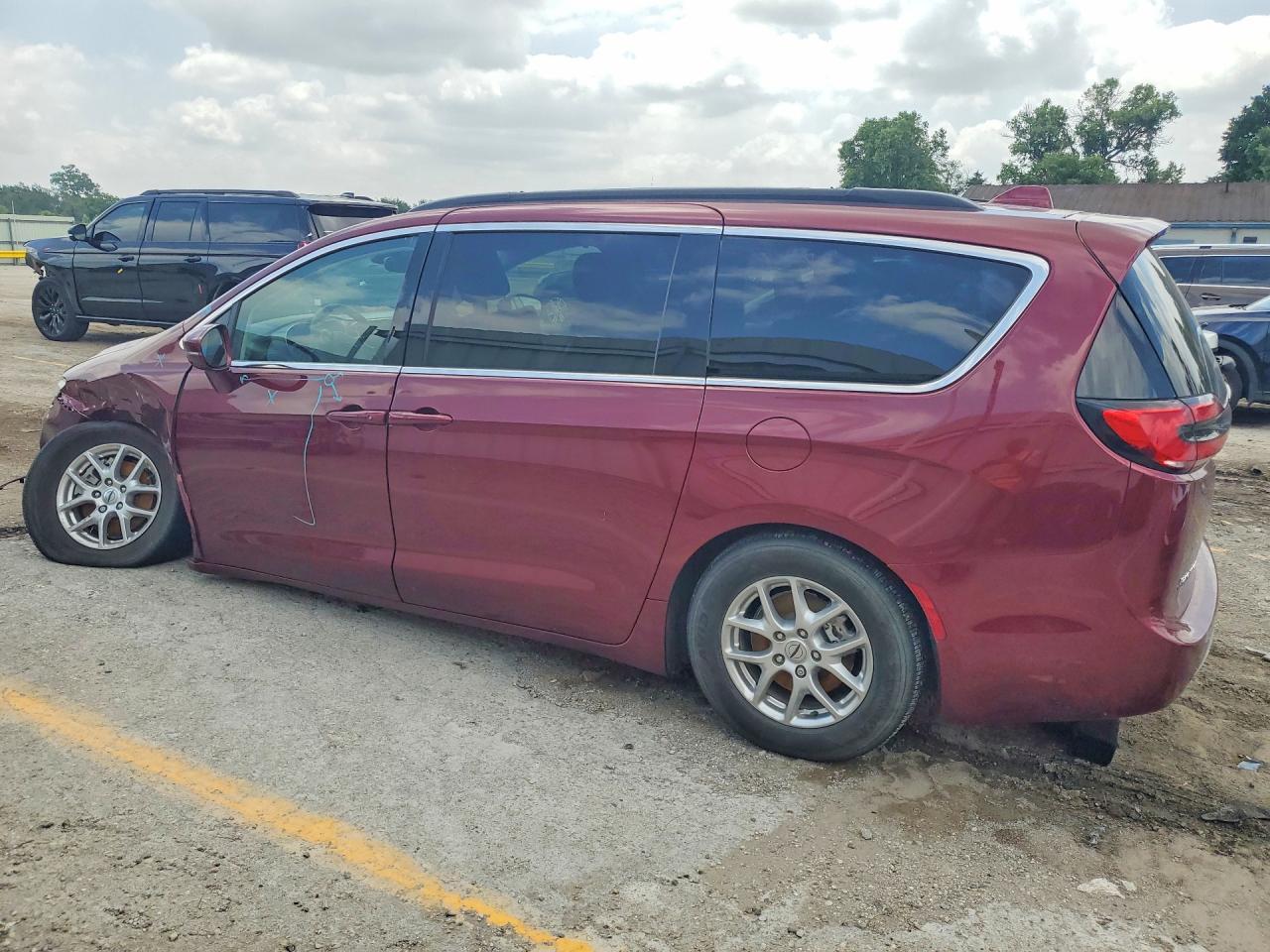 2022 Chrysler Pacifica Touring L - Фото 2