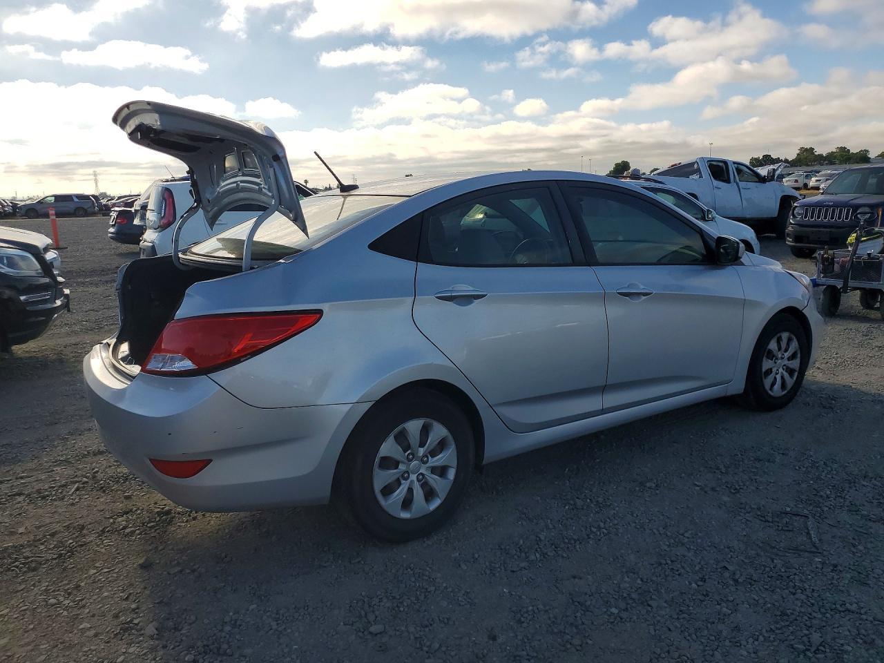 2017 Hyundai Accent Se - Фото 3