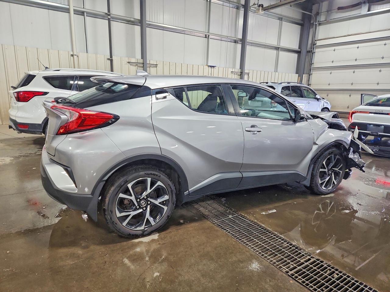2018 Toyota C-Hr Xle Premium - Фото 3