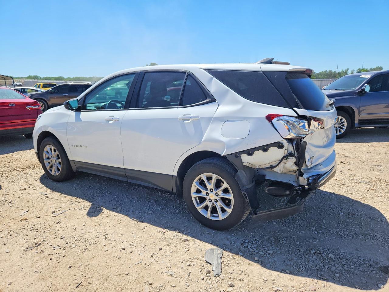 2018 Chevrolet Equinox Ls - Фото 2