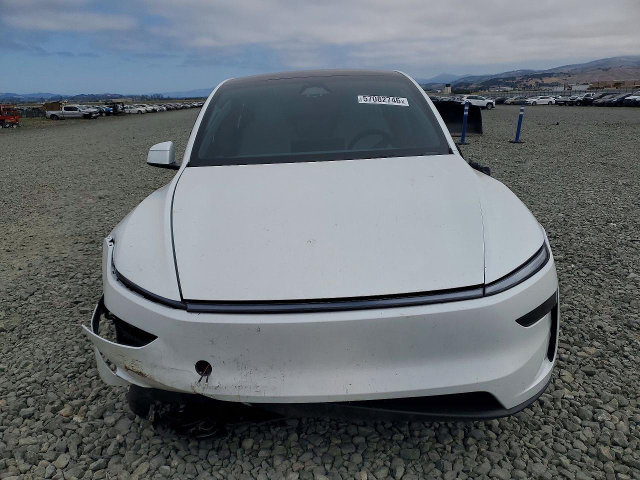2026 Tesla Model Y - Фото 5