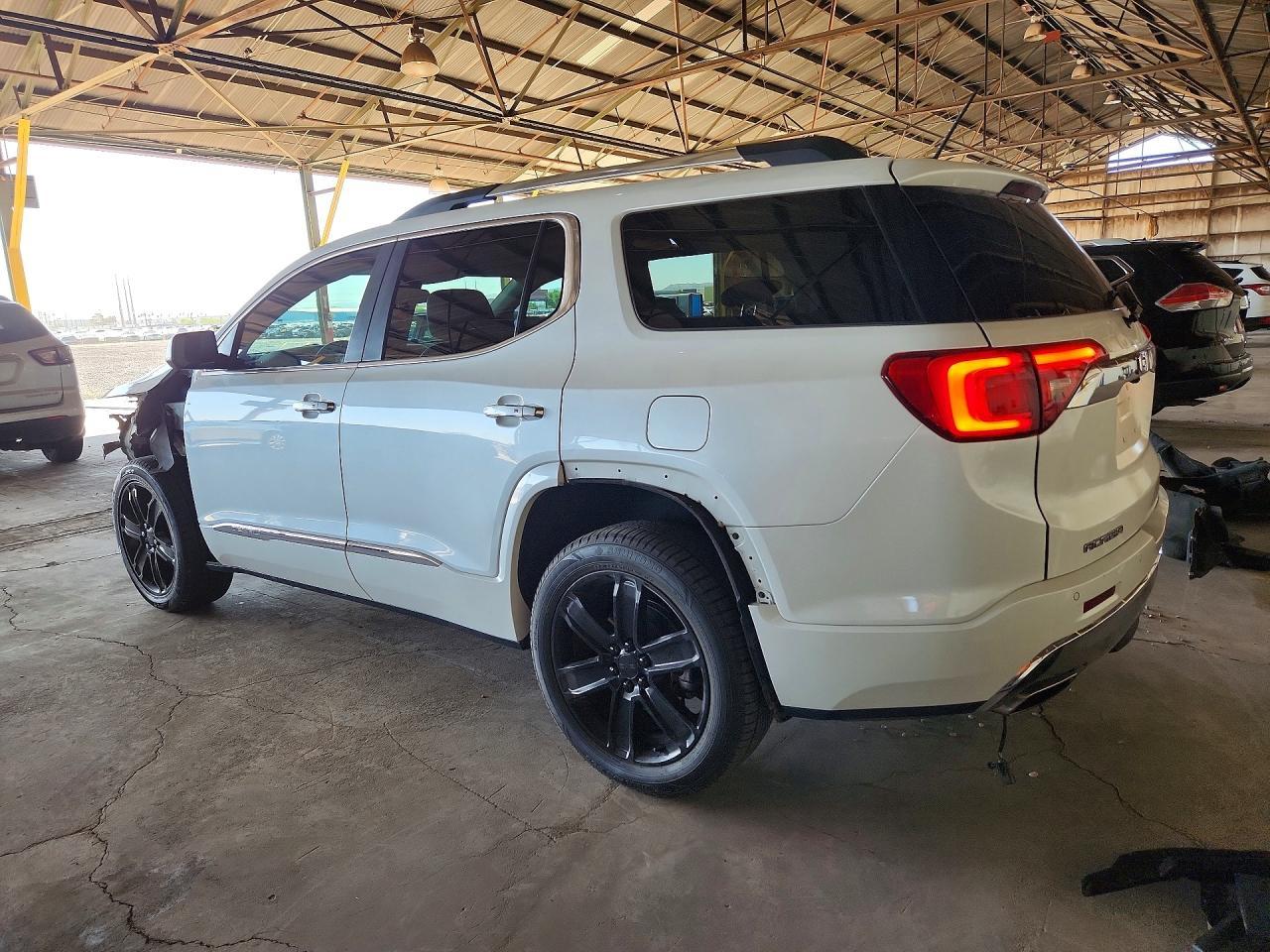 2018 GMC Acadia Denali - Фото 2