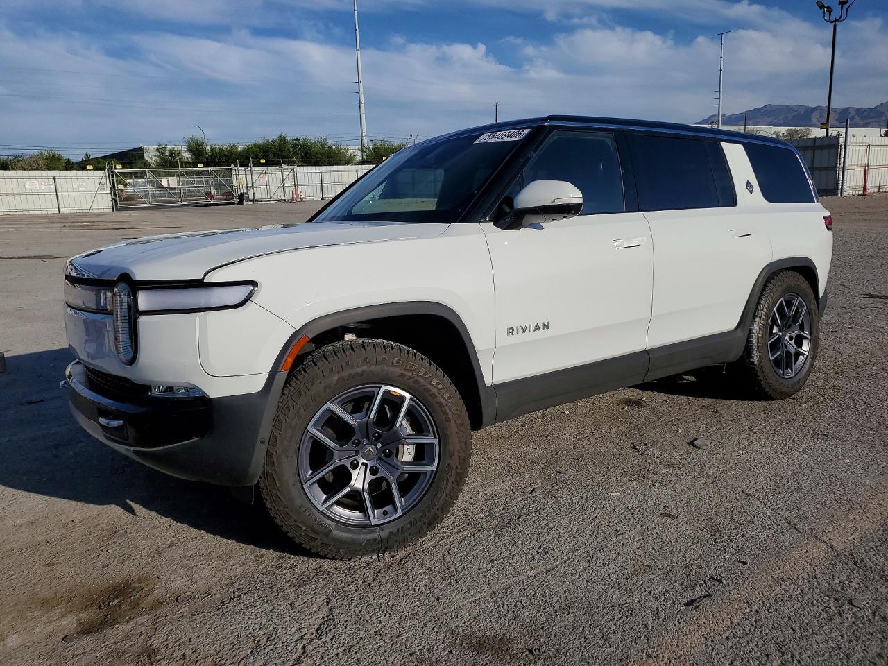 2024 Rivian R1S Adventure