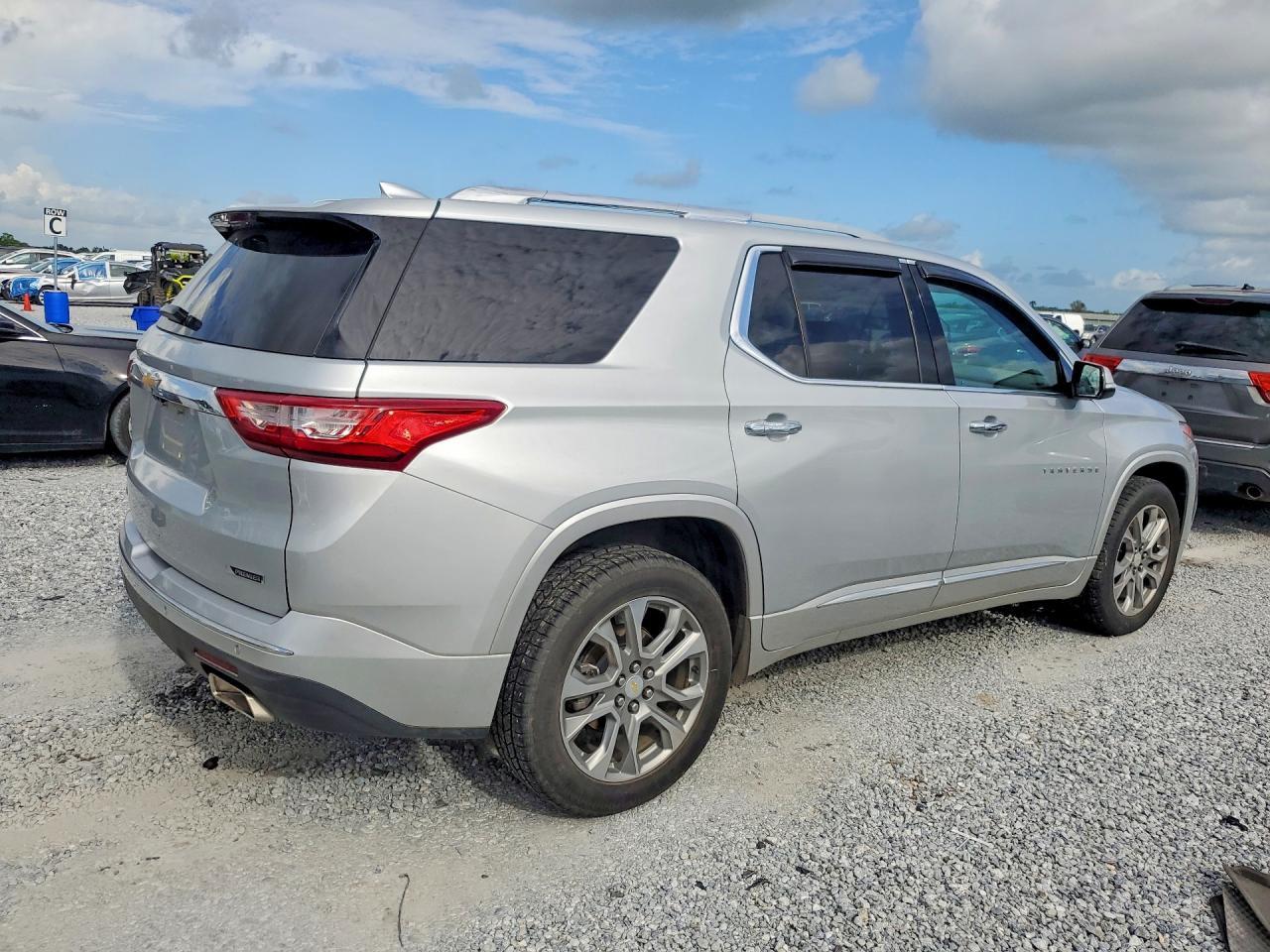 2018 Chevrolet Traverse Premier - Фото 3