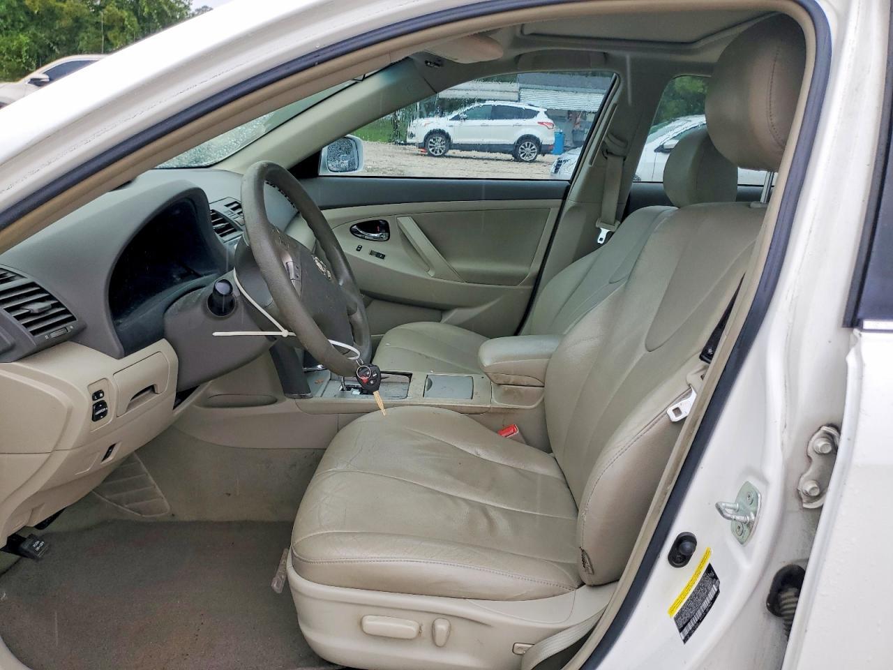 2011 Toyota Camry Le - Image 7