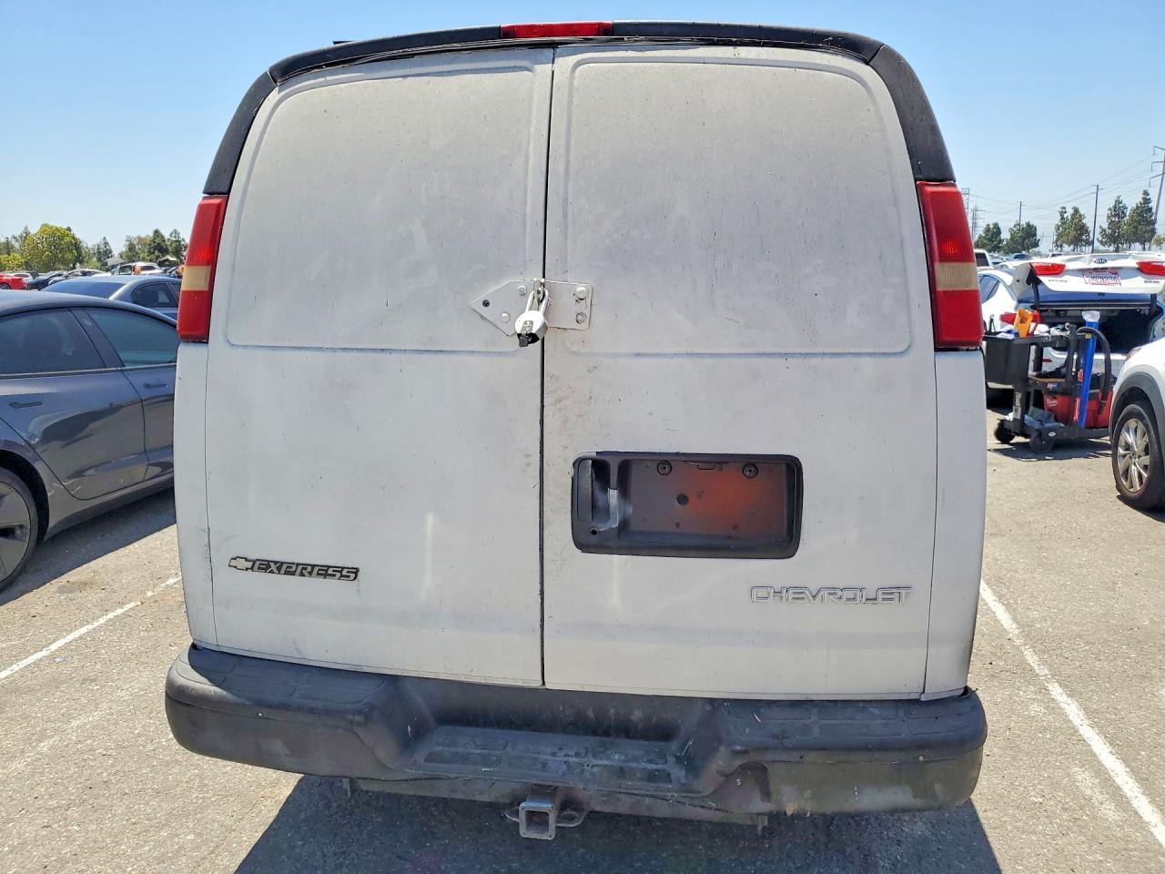 2006 Chevrolet Express 2500 Delivery Van - Image 6