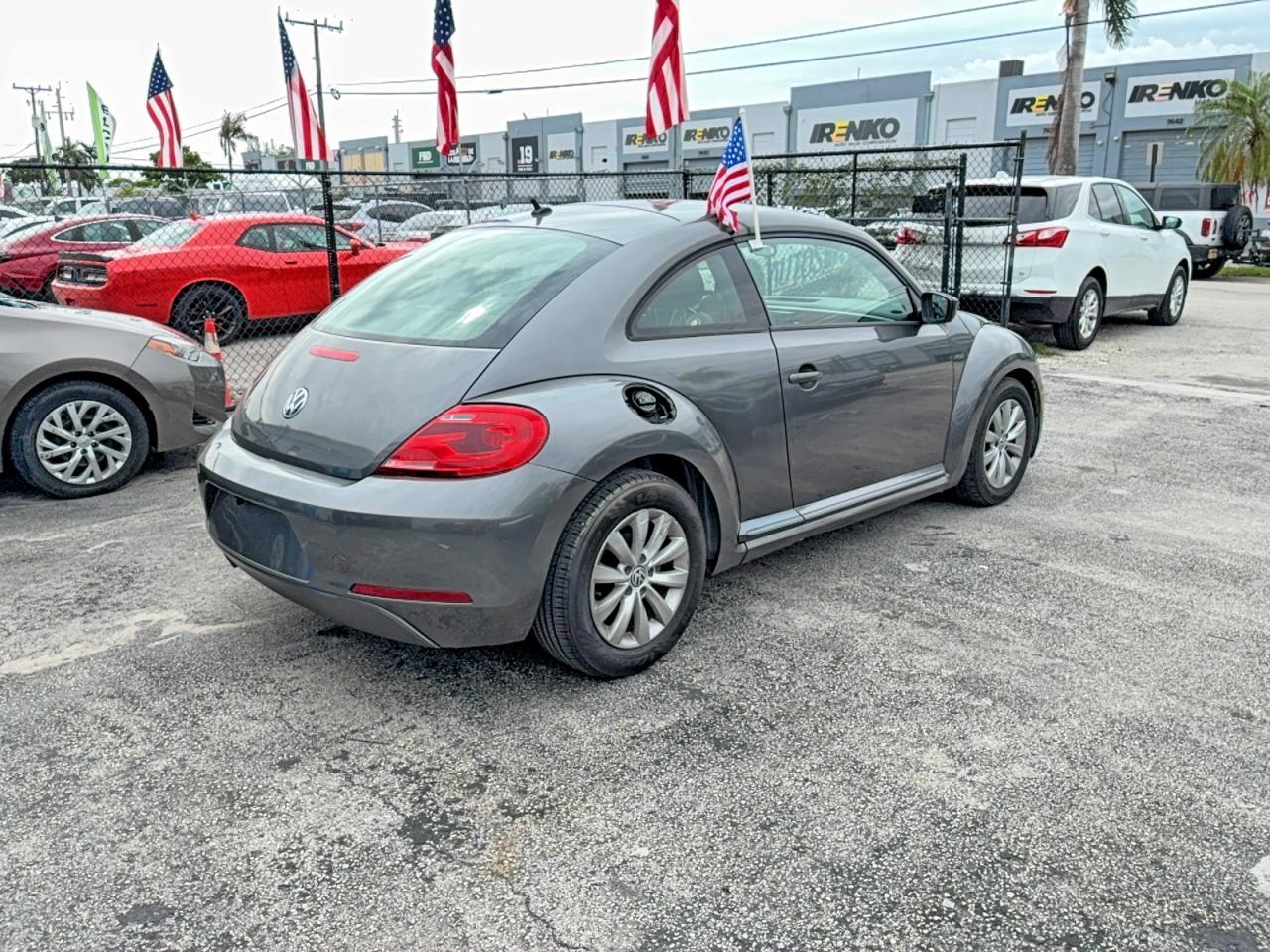 2014 Volkswagen Beetle - Image 4