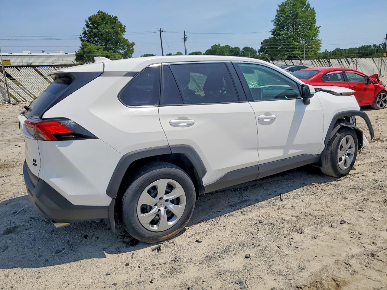 2023 Toyota Rav4 Le - Image 3