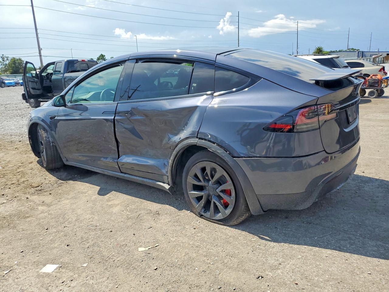 2023 Tesla Model X - Фото 2