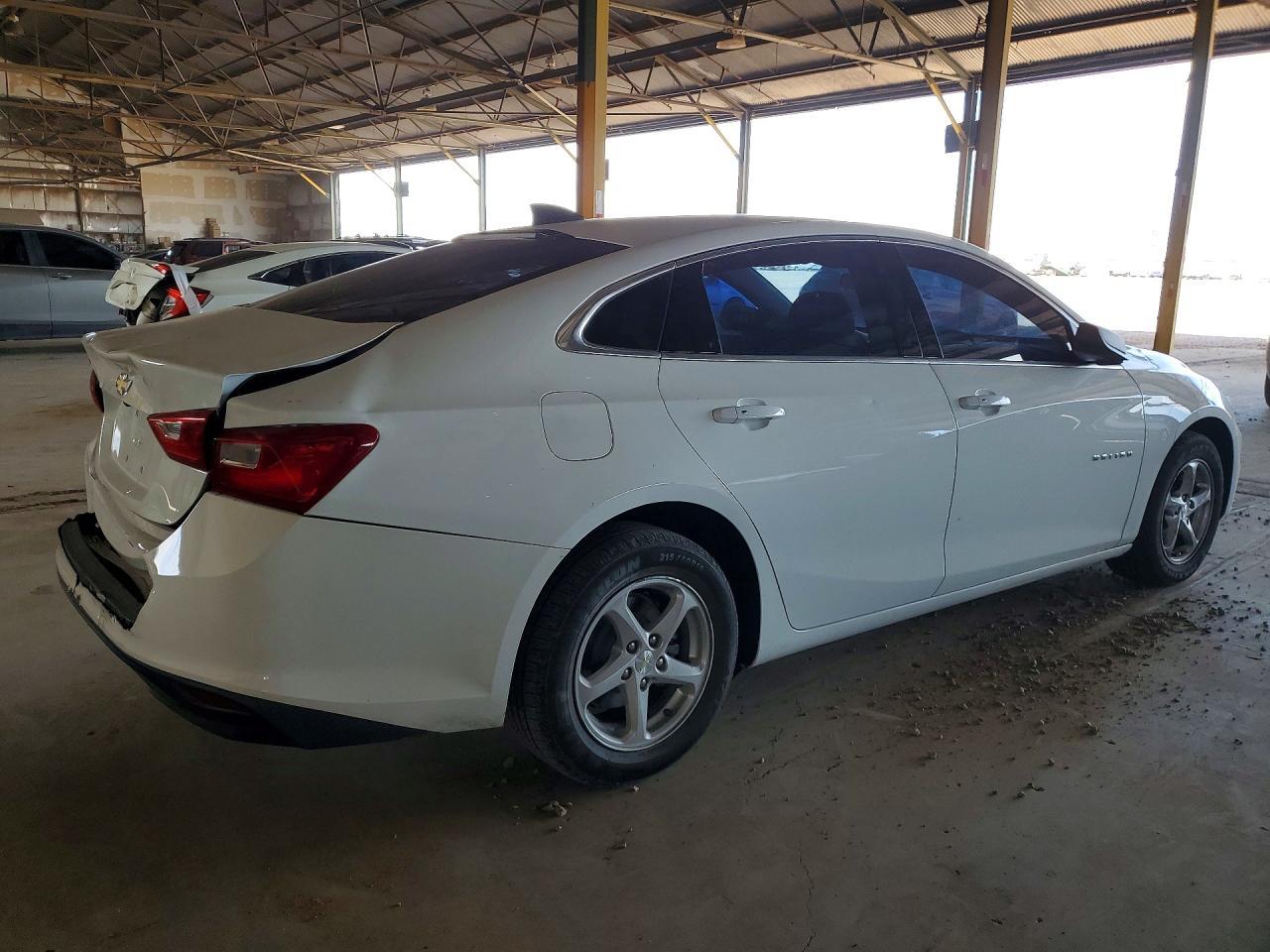 2017 Chevrolet Malibu Ls - Фото 3