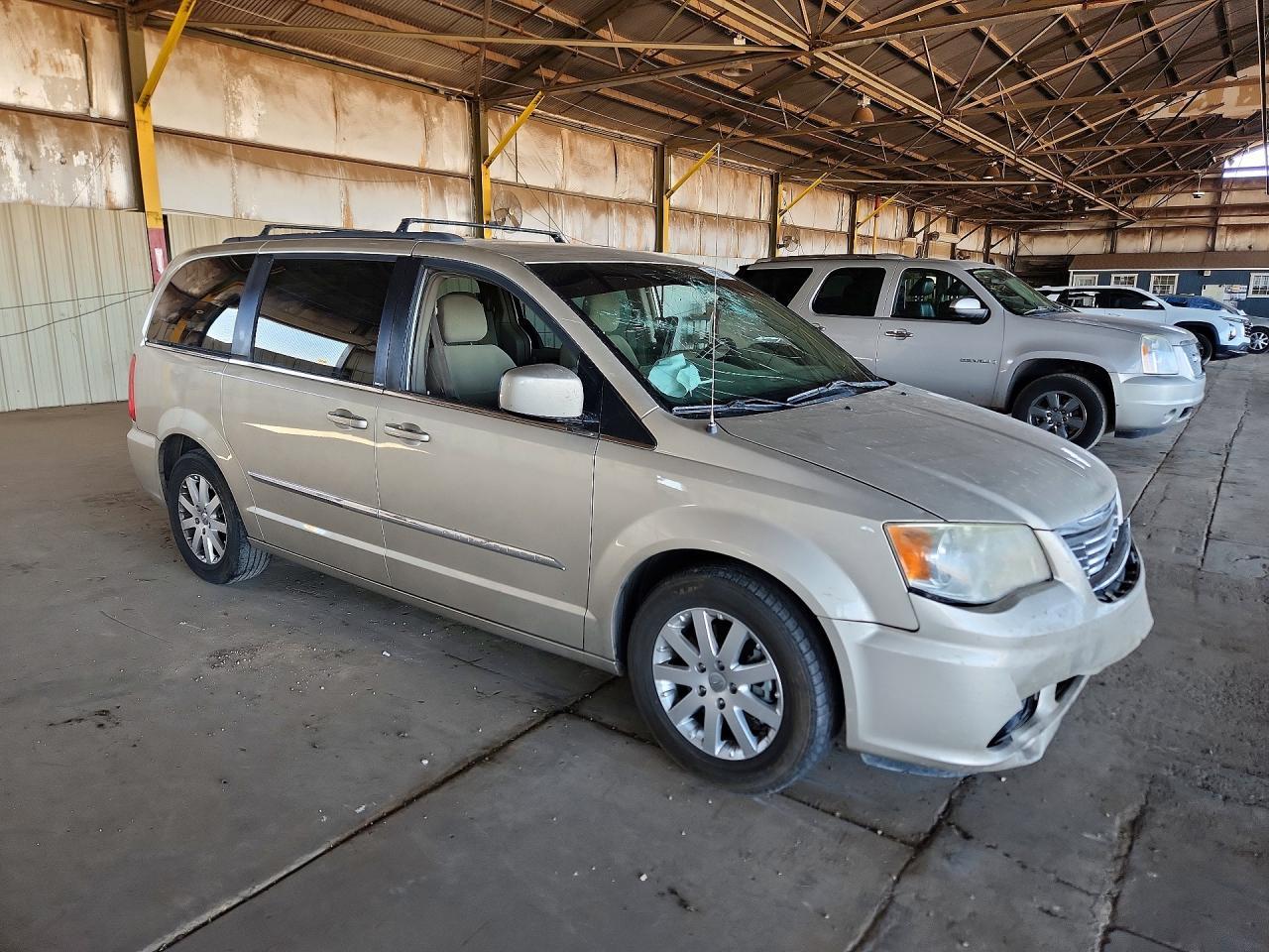 2013 Chrysler Town & Country Touring - Фото 4