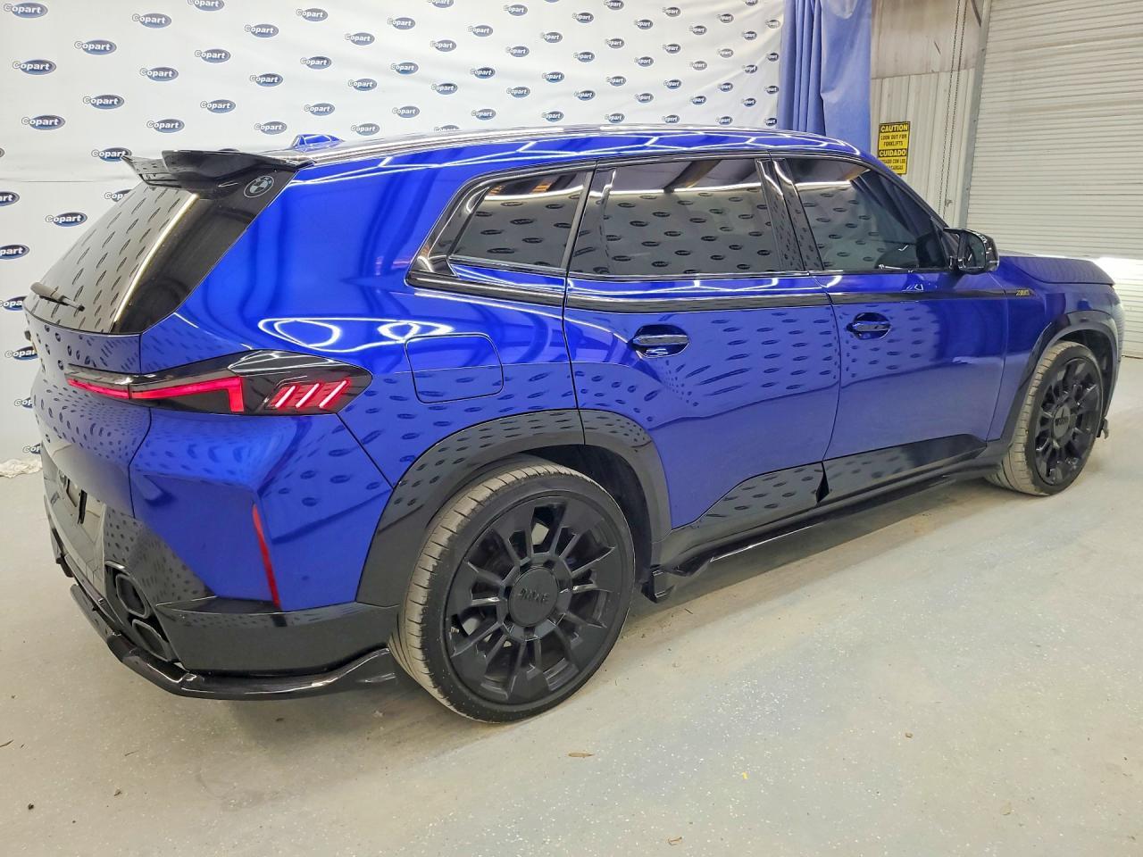 2023 BMW Xm - Фото 3
