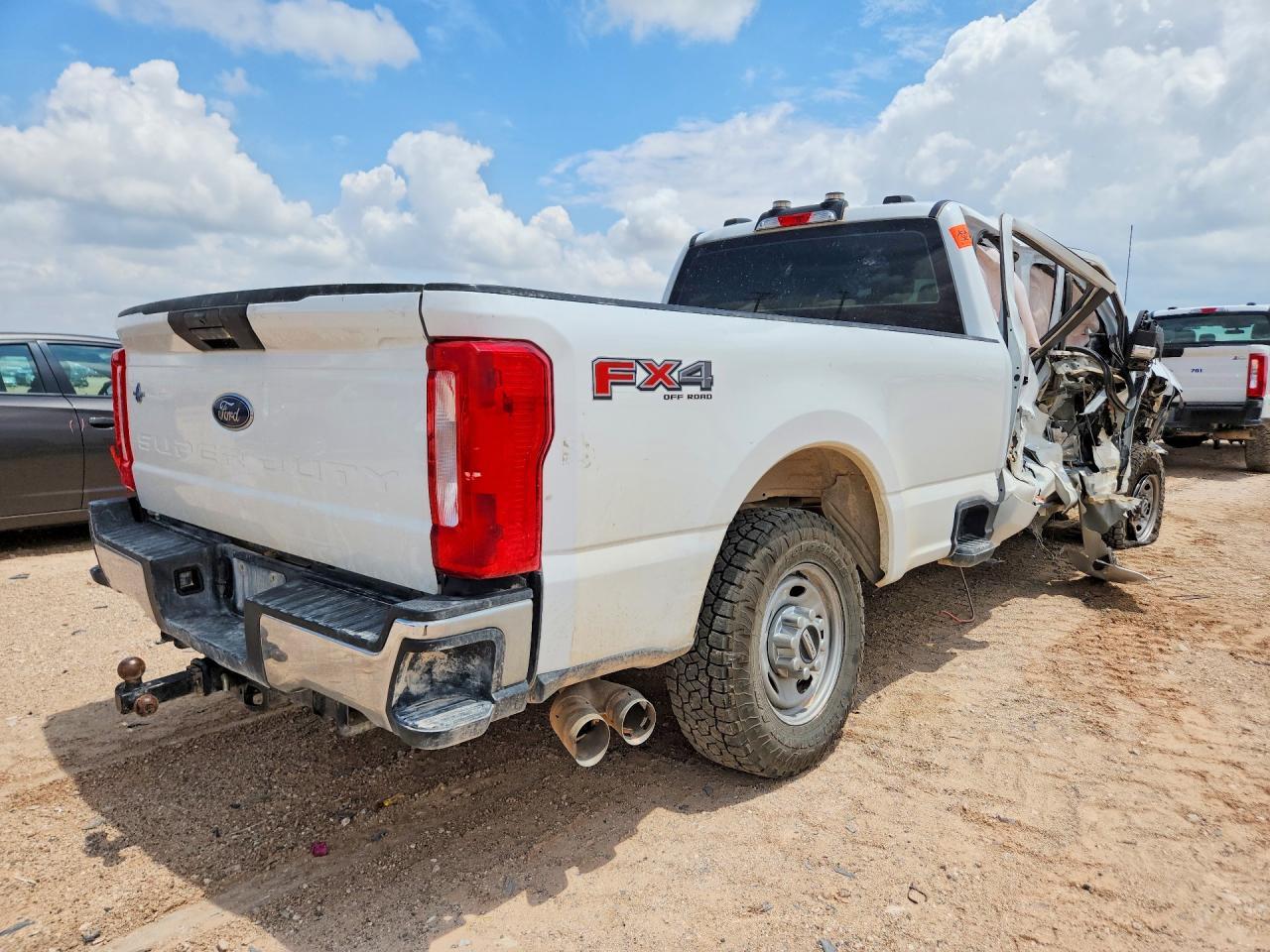 2023 Ford F250 Super Duty - Image 3