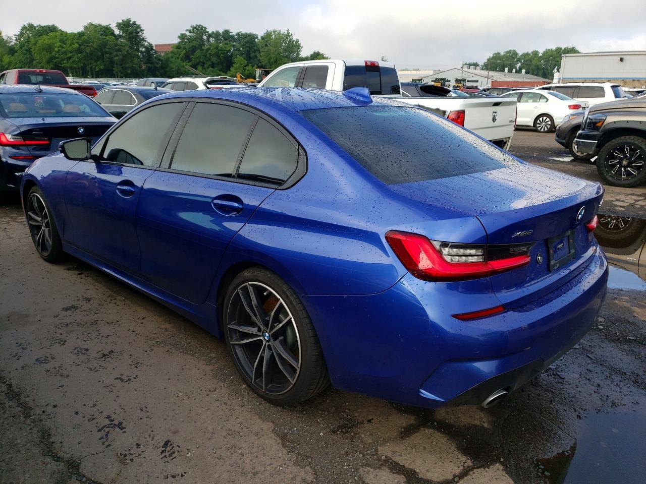2021 BMW 330Xi - Фото 2