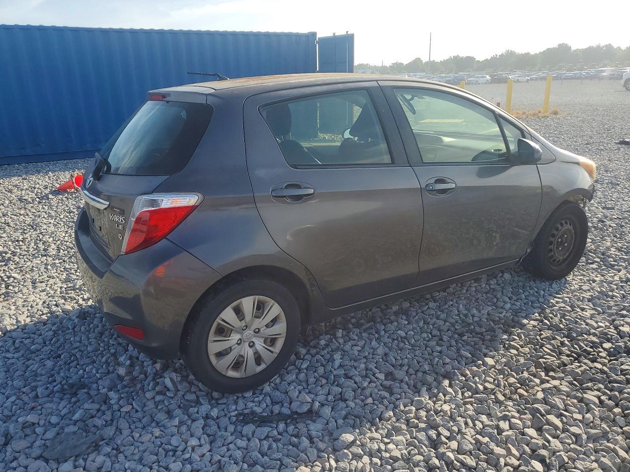 2013 Toyota Yaris 5-Door Le - Фото 3