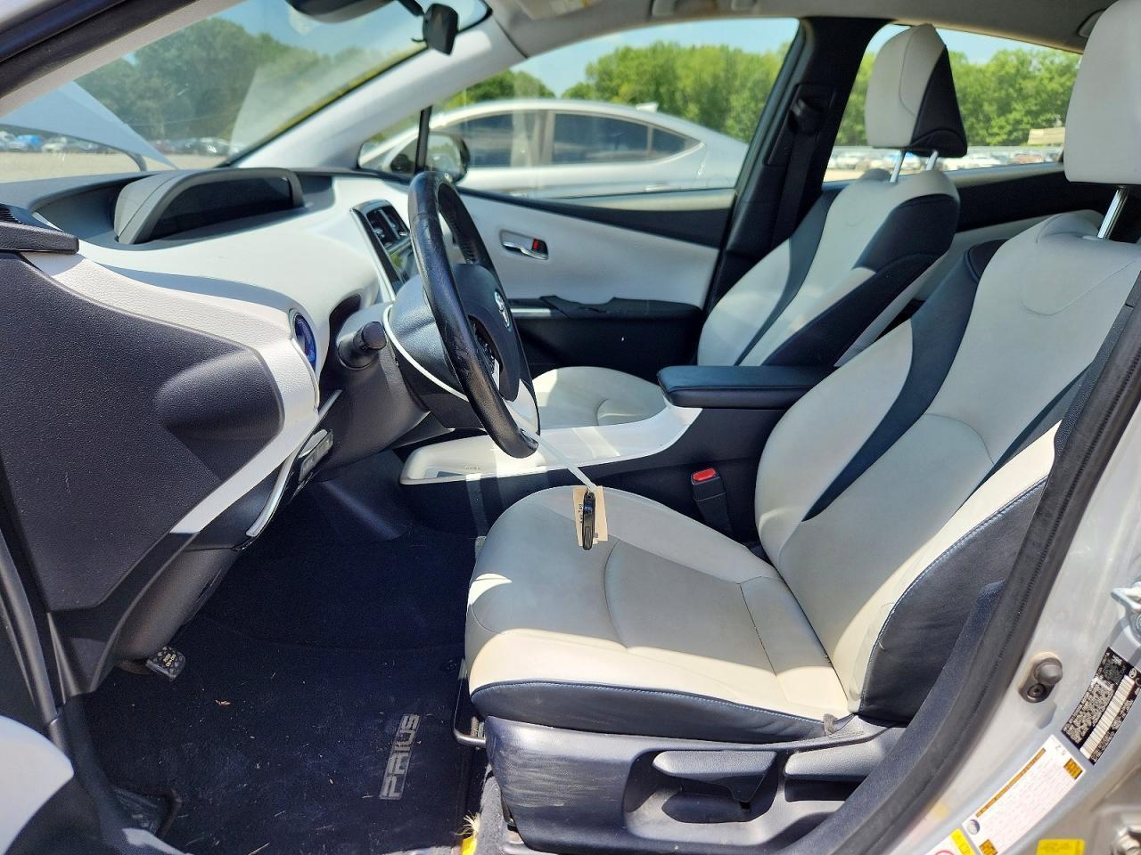 2017 Toyota Prius Three Touring - Фото 7