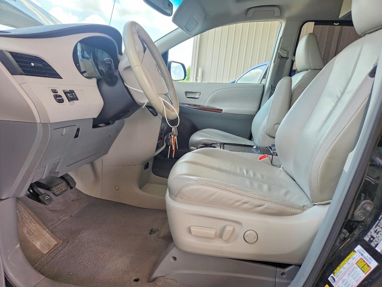 2011 Toyota Sienna Xle 7-Passenger - Image 7