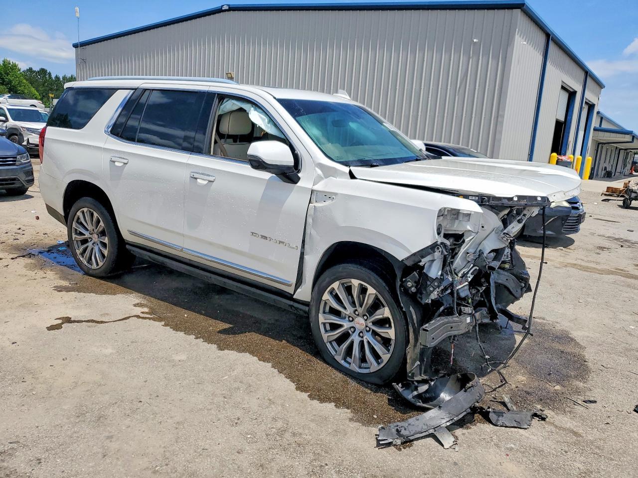 2021 GMC Yukon Denali - Image 4