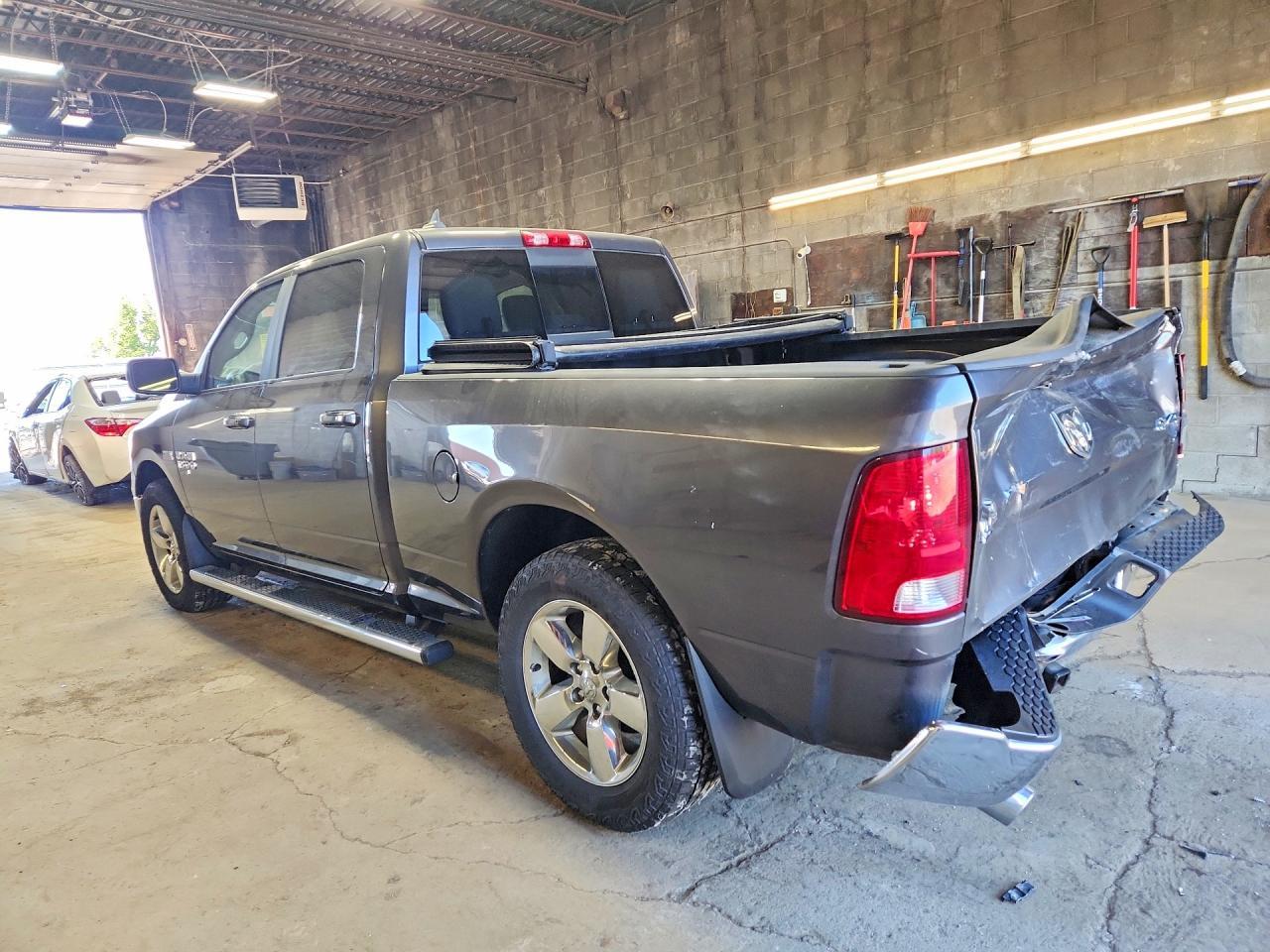 2019 Ram 1500 Classic Slt - Фото 2